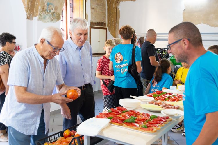 clienti nel negozio MamaGiò di Mosciano Sant'Angelo a Teramo in Abruzzo